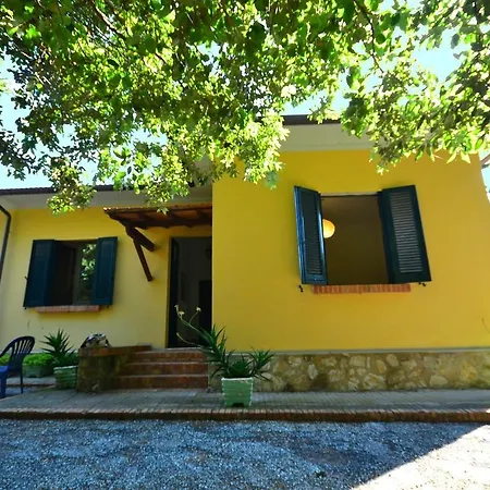 Holiday home Simple Holiday Home In Castiglioncello With Garden