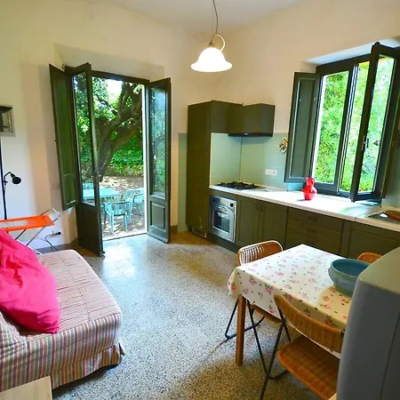 Simple Holiday Home In Castiglioncello With Garden Quercianella
