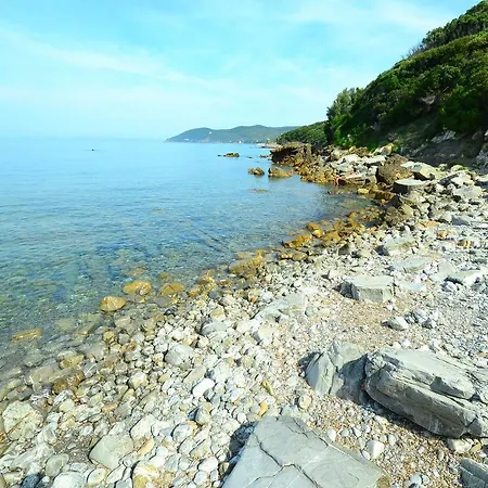 Holiday home Simple Holiday Home In Castiglioncello With Garden Quercianella